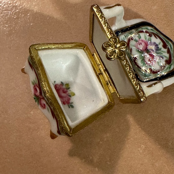 Vintage Armed Chair Trinket Box - Picture 3 of 8